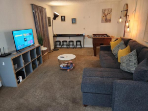 Centauri Vacation Rentals Beautiful 2-bedroom condo, near all Orlando attractions, free parking & Wi-Fi, King bed, #1